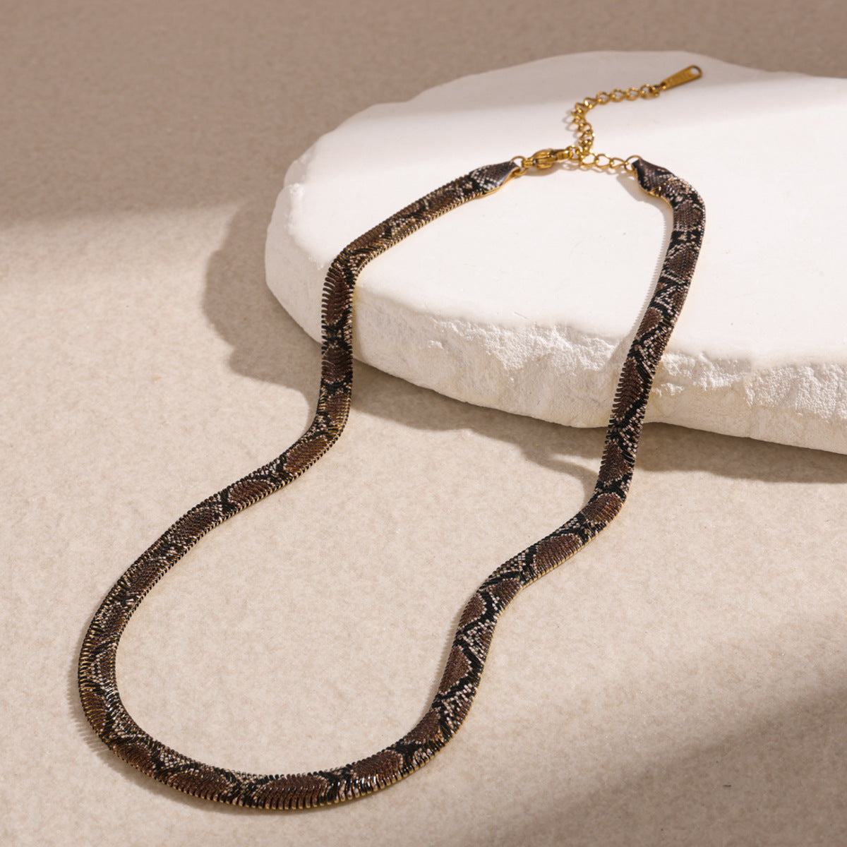 Colorful Snake-Pattern Iron Chain Necklace – Lightweight Unisex Statement Choker for Men & Women, Unique Birthday and Holiday Gift