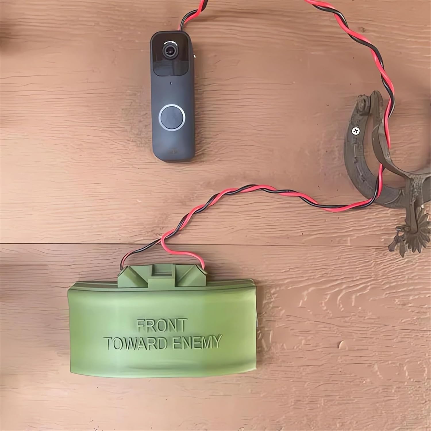Letrero de timbre para broma de broma y bromas de regalo, frente hacia el enemigo, alambre de mina falsa, replicante con texto en inglés "Do Not Knock Disturb", timbre de puerta, cubierta de botón de no solicitar, decoración (1 juego)