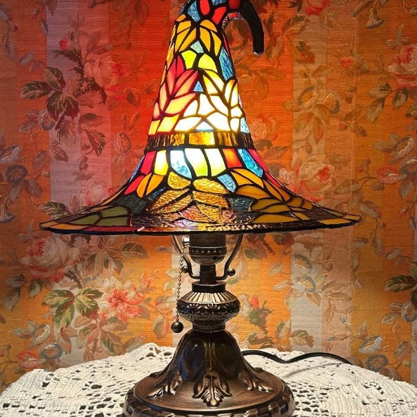 Witch Hat Lamp, Witch Hat Lamp Stained Glass Resin, Stained Glass Resin Lamp Shade Gothic Light, Fun Spooky Lamps Mystical Decor Haunted Wizard Halloween Decoration Used for Indoor Party、Home Dector