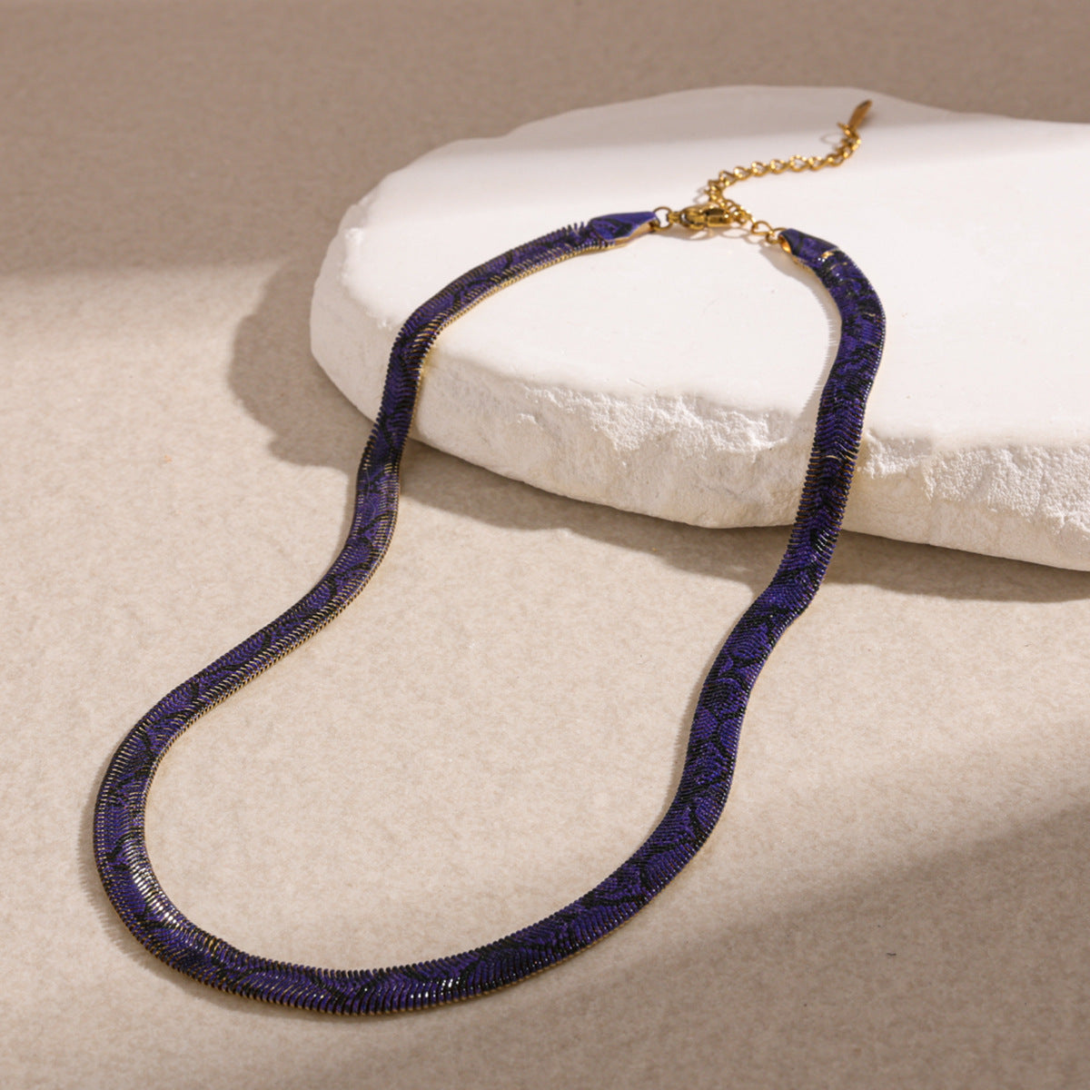 Colorful Snake-Pattern Iron Chain Necklace – Lightweight Unisex Statement Choker for Men & Women, Unique Birthday and Holiday Gift